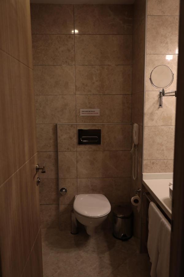 Ramada By Wyndham Istanbul מלון 4*