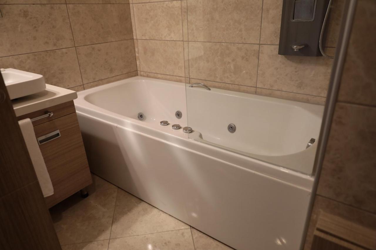 מלון Ramada By Wyndham Istanbul